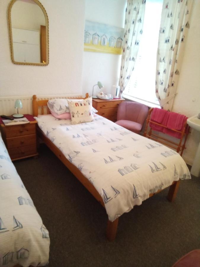 Applebys Guest House Holyhead Zimmer foto