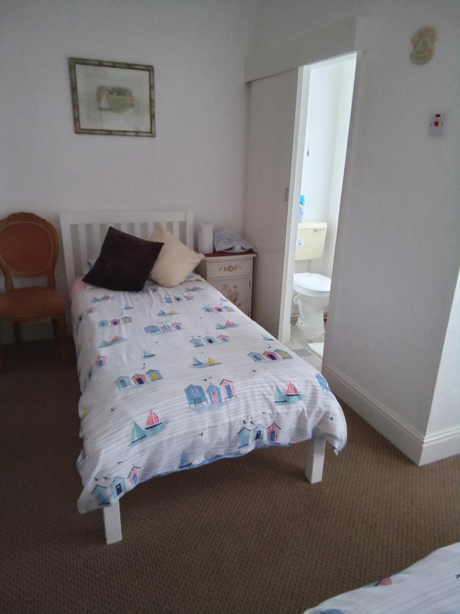 Applebys Guest House Holyhead Zimmer foto